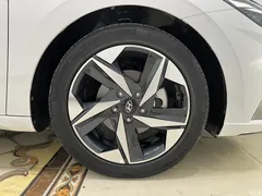 2022 Hyundai Elantra 1.5L CVT LUX Premium, белый — фото 15