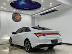 2022 Hyundai Elantra 1.5L CVT LUX Premium, белый — фото 16