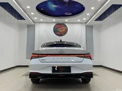 2022 Hyundai Elantra 1.5L CVT LUX Premium, белый — фото 17