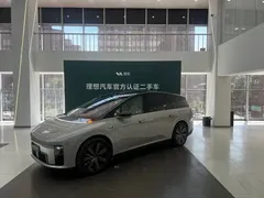 2025 Li Auto i8 Standard — фото 1