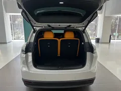 2025 Li Auto i8 Standard — фото 8