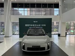 2025 Li Auto i8 Standard — фото 12