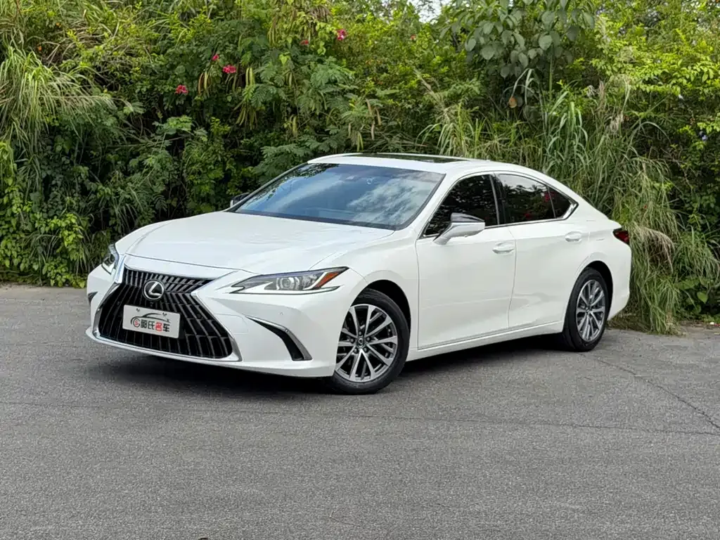 2022 Lexus ES 200