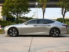 2021 Lexus LS 500h — фото 4
