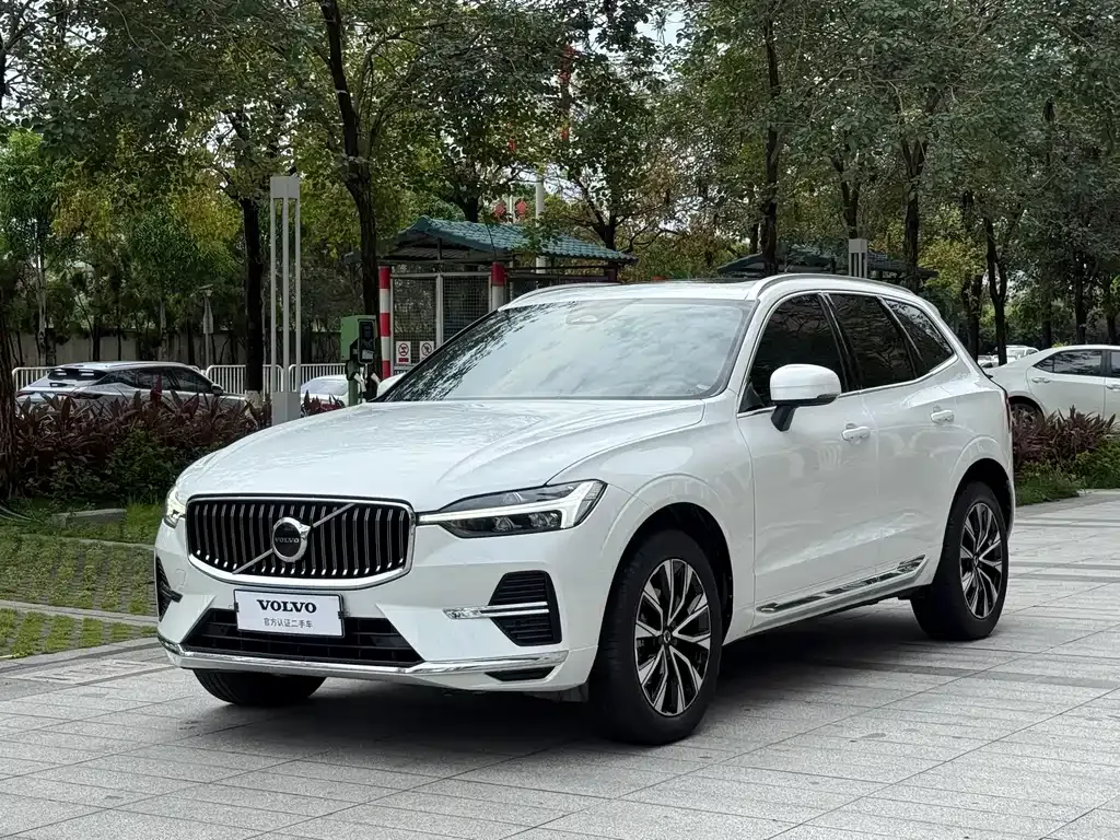 2023 Volvo XC60 4WD Luxury