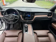 2023 Volvo XC60 4WD Luxury, белый — фото 6