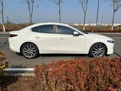 2021 Mazda Axela 2.0L AT quality and elegance, белый — фото 4