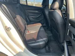 2021 Mazda Axela 2.0L AT quality and elegance, белый — фото 11
