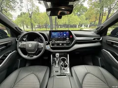 2022 Toyota Crown Kluger 2.5L HEV 4WD Premium, чёрный — фото 8
