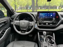 2022 Toyota Crown Kluger 2.5L HEV 4WD Premium, чёрный — фото 11