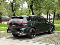 2022 Toyota Crown Kluger 2.5L HEV 4WD Premium, чёрный — фото 24
