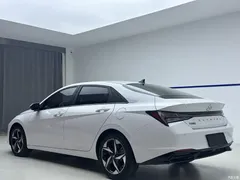 2021 Hyundai Elantra 1.5L CVT LUX Premium, белый — фото 4