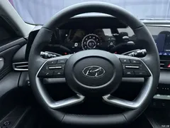 2021 Hyundai Elantra 1.5L CVT LUX Premium, белый — фото 12