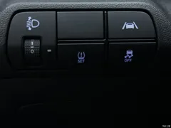 2021 Hyundai Elantra 1.5L CVT LUX Premium, белый — фото 18