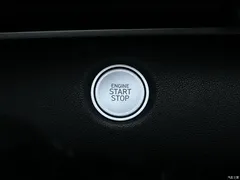 2021 Hyundai Elantra 1.5L CVT LUX Premium, белый — фото 21