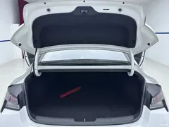 2021 Hyundai Elantra 1.5L CVT LUX Premium, белый — фото 23