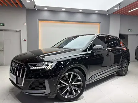2023 Audi Q7 55 TFSI quattro S line sporty