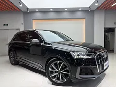 2023 Audi Q7 55 TFSI quattro S line sporty, чёрный — фото 3