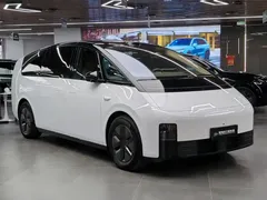 2025 Li Auto MEGA Ultra Smart Refresh, белый — фото 3