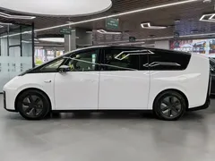 2025 Li Auto MEGA Ultra Smart Refresh, белый — фото 4