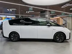 2025 Li Auto MEGA Ultra Smart Refresh, белый — фото 5