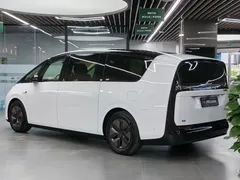 2025 Li Auto MEGA Ultra Smart Refresh, белый — фото 6