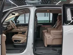 2025 Li Auto MEGA Ultra Smart Refresh, белый — фото 13