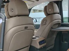 2025 Li Auto MEGA Ultra Smart Refresh, белый — фото 15