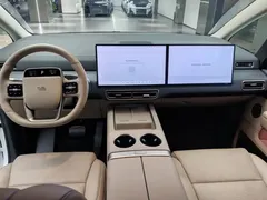 2025 Li Auto MEGA Ultra Smart Refresh, белый — фото 18