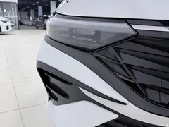 2023 Hyundai Elantra 1.5L CVT LUX Premium, белый — фото 7