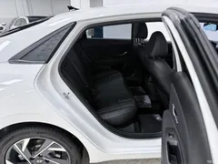 2023 Hyundai Elantra 1.5L CVT LUX Premium, белый — фото 11