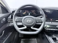 2023 Hyundai Elantra 1.5L CVT LUX Premium, белый — фото 12