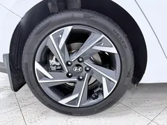 2023 Hyundai Elantra 1.5L CVT LUX Premium, белый — фото 24