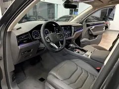 2023 Volkswagen Touareg 3.0TSI Black Sport Package — фото 6