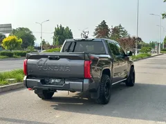 2023 Toyota Tundra 3.5T SR5, чёрный — фото 4