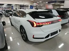2022 Zeekr 001 Long Range Dual Motor WE EV, белый — фото 5