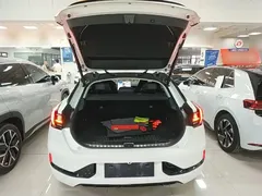 2022 Zeekr 001 Long Range Dual Motor WE EV, белый — фото 19