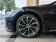 2021 Lexus LS 500h Executive, синий — фото 4