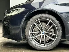 2022 BMW 5 Series 5 525Li M, чёрный — фото 11