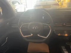 2022 Hyundai Elantra 1.5L CVT LUX Premium, белый — фото 4