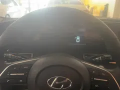 2022 Hyundai Elantra 1.5L CVT LUX Premium, белый — фото 5
