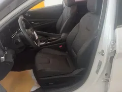 2022 Hyundai Elantra 1.5L CVT LUX Premium, белый — фото 13