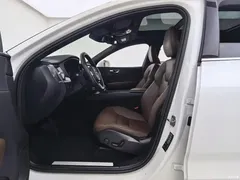 2021 Volvo XC60 T5 4WD Zhiyi Luxury, белый — фото 13