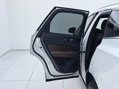 2021 Volvo XC60 T5 4WD Zhiyi Luxury, белый — фото 22