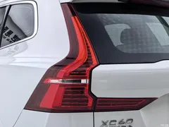 2021 Volvo XC60 T5 4WD Zhiyi Luxury, белый — фото 24