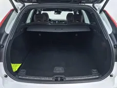 2021 Volvo XC60 T5 4WD Zhiyi Luxury, белый — фото 27