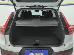 2021 Volvo XC40 T4 4WD Zhiyuan Luxury, белый — фото 4