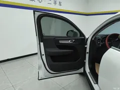 2021 Volvo XC40 T4 4WD Zhiyuan Luxury, белый — фото 7
