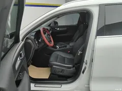 2021 Volvo XC40 T4 4WD Zhiyuan Luxury, белый — фото 9