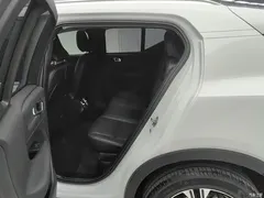 2021 Volvo XC40 T4 4WD Zhiyuan Luxury, белый — фото 11